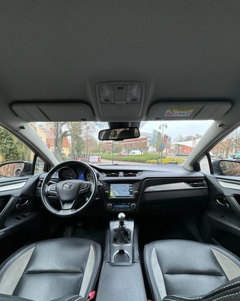Toyota Avensis cena 49999 przebieg: 165000, rok produkcji 2016 z Gdańsk małe 29
